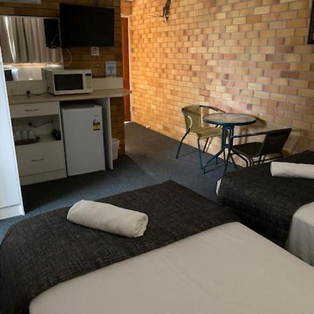 Buckaroo Motor Inn Warwick Extérieur photo