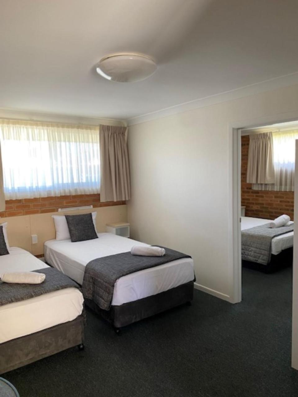 Buckaroo Motor Inn Warwick Extérieur photo