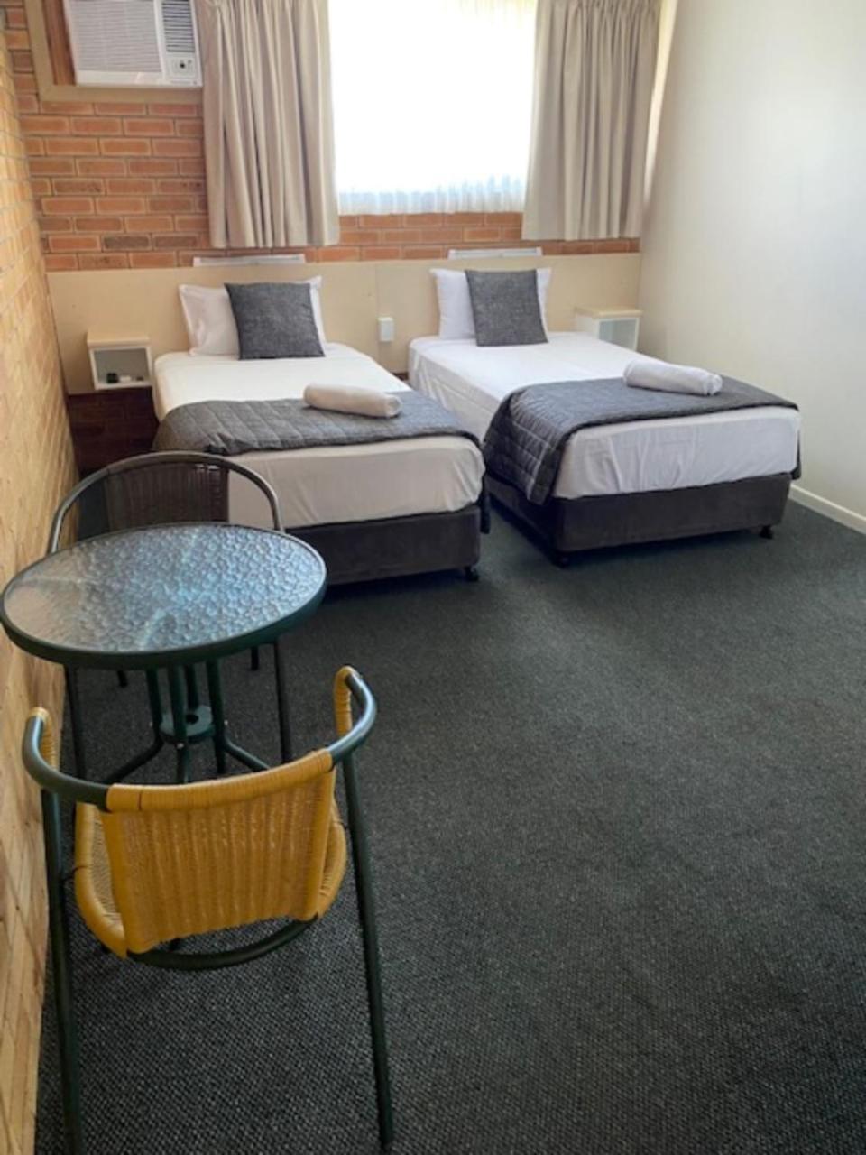 Buckaroo Motor Inn Warwick Extérieur photo