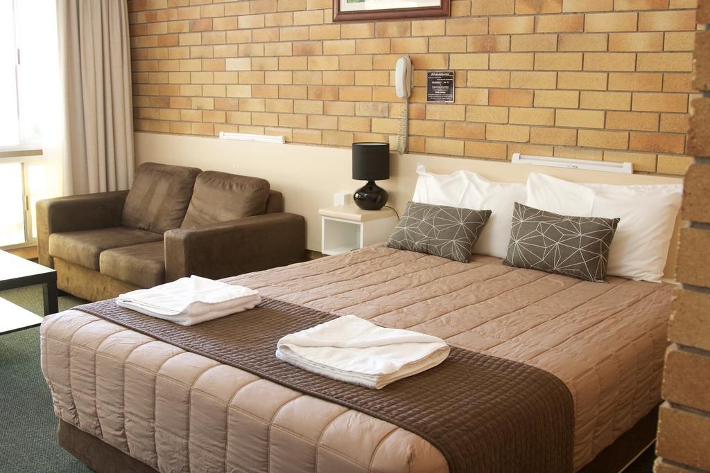 Buckaroo Motor Inn Warwick Extérieur photo