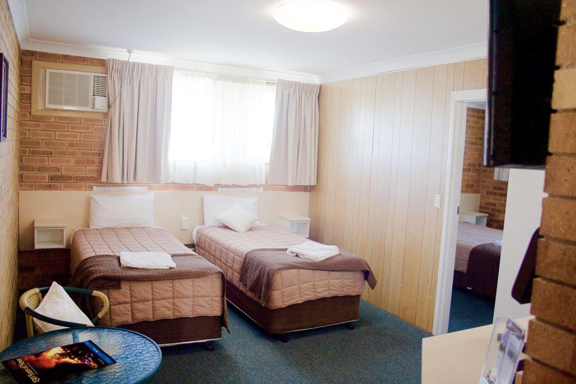 Buckaroo Motor Inn Warwick Extérieur photo