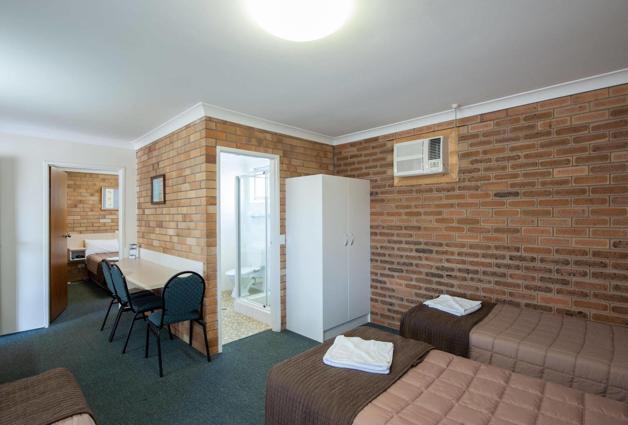 Buckaroo Motor Inn Warwick Extérieur photo